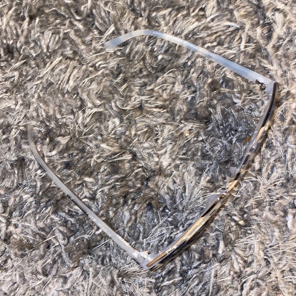 Super cute and chic sunglasses - Picture 2 of 4